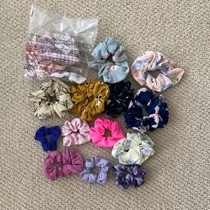 Scrunchies Bundle Set of 16 Multicolor Floral Bow Pink Blue Hair Ties Wrist Band